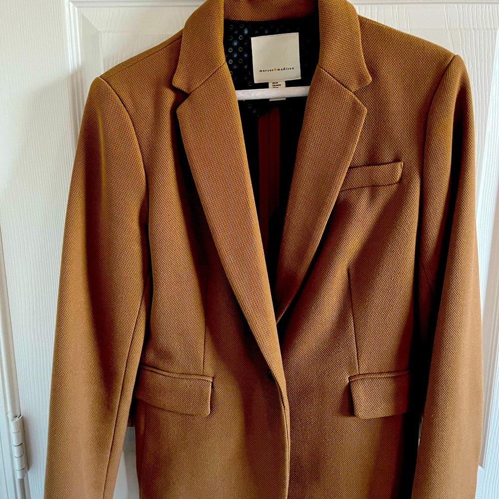 Used Mercer & Madison Blazer Size Medium